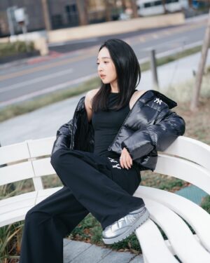 Moon Lee Instagram - 偷一天（微）閒與MLB一起穿梭在城市暖陽中🫧🏍️🎧

-
@mlbkorea_Taiwan 
#Sponsored #MLBTAIWAN #MLBKOREA #MLBCrew