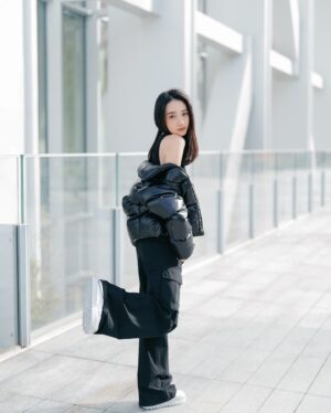Moon Lee Instagram - 偷一天（微）閒與MLB一起穿梭在城市暖陽中🫧🏍️🎧

-
@mlbkorea_Taiwan 
#Sponsored #MLBTAIWAN #MLBKOREA #MLBCrew
