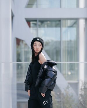 Moon Lee Instagram - 偷一天（微）閒與MLB一起穿梭在城市暖陽中🫧🏍️🎧

-
@mlbkorea_Taiwan 
#Sponsored #MLBTAIWAN #MLBKOREA #MLBCrew