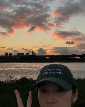 Moon Lee Instagram - 不是在運動就是在去運動的路上，很快樂！

放棄並不等同於失敗，是今日意外獲得的句子
無敵感謝這個總結！又可以開始了！