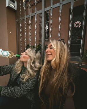 Morgan Huelsman Instagram - between the patatas bravas, the wine stoop drinking, majestic views, & the little cafes filled with my favorite things… Barcelona has my heart 🫶🏼