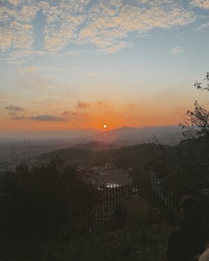 Morgan Huelsman Instagram - between the patatas bravas, the wine stoop drinking, majestic views, & the little cafes filled with my favorite things… Barcelona has my heart 🫶🏼