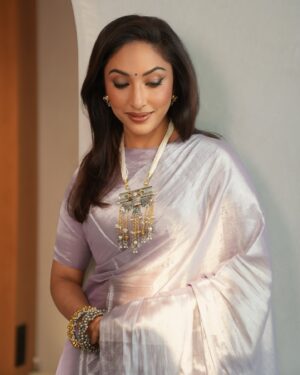 Mouli Ganguly Instagram - देसी 🌸

#Saree #IndianSaree #MouliGanguly