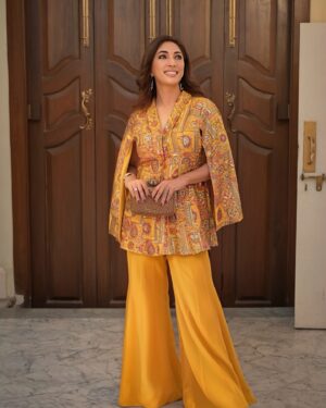 Mouli Ganguly Instagram - There’s something about storytelling and celebrations that makes everything feel a little more magical 💫

Nykaa Wali Shaadi was a beautiful watch, and this sunshine-hued Shaadi outfit felt like the perfect companion for the evening 💛🌻

@mynykaa @officialjiocinema @tigerbabyofficial