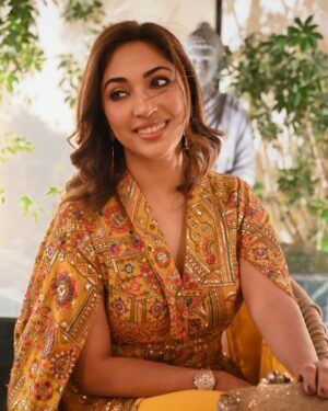 Mouli Ganguly Instagram - There’s something about storytelling and celebrations that makes everything feel a little more magical 💫

Nykaa Wali Shaadi was a beautiful watch, and this sunshine-hued Shaadi outfit felt like the perfect companion for the evening 💛🌻

@mynykaa @officialjiocinema @tigerbabyofficial