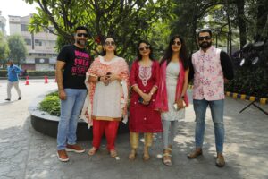 Mrinal Kulkarni Instagram - गुलाबी सिनेमाच्या पहिल्याच दिवशी फर्स्ट डे फर्स्ट शो निमित्त टीमने दिली थिएटरला खास भेट!

उत्साह, आनंद आणि धम्माल मजेत हाऊसफुल्ल रंगला पहिला शो !

'गुलाबी'

🩷🩷

आजपासून आपल्या जवळच्या चित्रपटगृहात! 

तिकीट बुक करा इथे  :- Link In Bio 🔗

#गुलाबी #Gulaabi #GulaabiInCinemasNow

#gulaabi

Directed By - @abhyangh_official

Produced By - @sonalishivanikar @muzumdarshanbhag ,  @anandshivanikar @abhyangh_official , @techno.swapnil

Starring - @shrumarathe , @mrinalmrinal2 , @ashvinibhave @shaileshdatar, #Suhas Joshi, @AbhyanghKuvalekar @nikkhilaryaofficial, @radhika_deshpande, welankarpradeep @iam_poojapurandare

Executive Producer - @bhagatamol

Story : Abhyangh Kuvalekar

Screenplay & Dialogues: @bharadj

DOP - @saleelss

Music On- @panoromamusic

Distributions - @panorama_studios @chhatwanimurli @rauuti @darshan_shah1

Music - @saipiyushmusic

Singer - @hamsika.iyerofficial ,@ambekaraarya, @@rahuldeshpandeofficial ,@savanieeravindrra, @ruchabondre , @kkomalkrusshna, @shendebelareal

Lyrics -  @the_manndar , @aditi_vinayak_dravid

Editor - @roughcutappa

Costume - @devika_232

Makeup & Hair - @bhakti.sapkeofficial, @internationalbeautyschool

Art Director - @mahesh_kore999

Sound Design - @swarupjoshi

Publicity Design - @lokisstudio

PR - @amrutamane48

Digital Marketing- @ashmikitilekar @teamsocialtime

Visual Promotions- @som_chavan