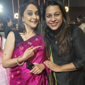 Mrinal Kulkarni Instagram - Having our sarees featured in Gulaabi is truly an honor. We're delighted to collaborate with this lovely, vibrant and fresh film!

#PrathaSarees #gulaabifilm #gulaabisarees #mrinalkulkarni #shrutimarathe #marathifilm #gulaabiincinemasnow