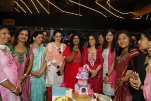 Mrinal Kulkarni Instagram - गुलाबी सिनेमाच्या पहिल्याच दिवशी फर्स्ट डे फर्स्ट शो निमित्त टीमने दिली थिएटरला खास भेट!

उत्साह, आनंद आणि धम्माल मजेत हाऊसफुल्ल रंगला पहिला शो !

'गुलाबी'

🩷🩷

आजपासून आपल्या जवळच्या चित्रपटगृहात! 

तिकीट बुक करा इथे  :- Link In Bio 🔗

#गुलाबी #Gulaabi #GulaabiInCinemasNow

#gulaabi

Directed By - @abhyangh_official

Produced By - @sonalishivanikar @muzumdarshanbhag ,  @anandshivanikar @abhyangh_official , @techno.swapnil

Starring - @shrumarathe , @mrinalmrinal2 , @ashvinibhave @shaileshdatar, #Suhas Joshi, @AbhyanghKuvalekar @nikkhilaryaofficial, @radhika_deshpande, welankarpradeep @iam_poojapurandare

Executive Producer - @bhagatamol

Story : Abhyangh Kuvalekar

Screenplay & Dialogues: @bharadj

DOP - @saleelss

Music On- @panoromamusic

Distributions - @panorama_studios @chhatwanimurli @rauuti @darshan_shah1

Music - @saipiyushmusic

Singer - @hamsika.iyerofficial ,@ambekaraarya, @@rahuldeshpandeofficial ,@savanieeravindrra, @ruchabondre , @kkomalkrusshna, @shendebelareal

Lyrics -  @the_manndar , @aditi_vinayak_dravid

Editor - @roughcutappa

Costume - @devika_232

Makeup & Hair - @bhakti.sapkeofficial, @internationalbeautyschool

Art Director - @mahesh_kore999

Sound Design - @swarupjoshi

Publicity Design - @lokisstudio

PR - @amrutamane48

Digital Marketing- @ashmikitilekar @teamsocialtime

Visual Promotions- @som_chavan