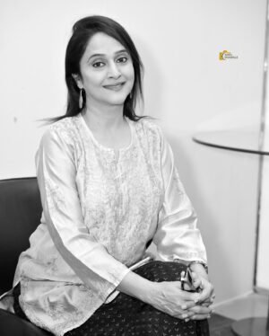 Mrinal Kulkarni Instagram - Celebrity shoot @mrinalmrinal2 
#actress #famouscelebrity #marathi #hindhi #bollywood #serial #sonpari 
New movie @Gulabi
Special thanks to @abhyangh_official @sapnakakade @sayogentertainment