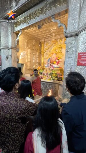 Mrunal Dusanis Instagram - ‘लग्नानंतर होईलच प्रेम’ मालिकेच्या प्रमोशनच्या निमित्ताने नंदिनी, पार्थ, काव्या आणि जीवा पोहोचले 
श्रीमंत दगडूशेठ हलवाई गणपती मंदिर,पुणे येथे...

नवी मालिका ‘लग्नानंतर होईलच प्रेम’
१६ डिसेंबरपासून,
सोम-शनि सायं. 7:00 वा. Star प्रवाहवर...
#LagnanantarHoilachPrem #StarPravah