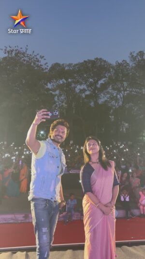 Mrunal Dusanis Instagram - नंदिनी-जीवा सामील झाले छत्रपती संभाजी नगर येथील सोहळयात... 

‘लग्नानंतर होईलच प्रेम’
सोम-शनि सायं. 7:00 वा. Star प्रवाहवर...
#LagnanantarHoilachPrem #StarPravah