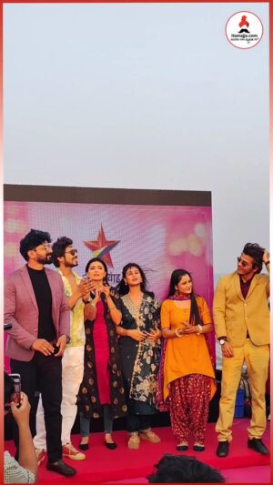 Mrunal Dusanis Instagram - स्टार प्रवाह वरील ' तू ही रे माझा मितवा' आणि ' लग्नानंतर होईलच प्रेम मालिकेच्या टीमचं खास एन्ट्री आणि अनोखं प्रमोशन 😍😍
#lagnanantarhoilachprem #tuhiremazamitwa #starpravah #itsmajja