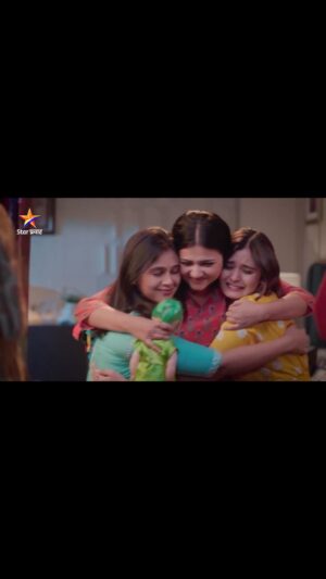 Mrunal Dusanis Instagram - नंदिनी, काव्या आणि आरुषी जुन्या आठवणीत रमल्या ✨

“लग्नानंतर होईलच प्रेम” सोमवार ते शनिवार संध्याकाळी ७:०० वाजता @star_pravah वर