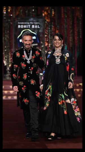 Mugdha Godse Instagram - Celebration of life… ♥️♥️♥️

Tribute to our very own Gudda… @rohitbalofficial

Thank you… @sunilsethifdci @fdciofficial 
@blenderspridefashiontour 

#gratitude #love #fashion