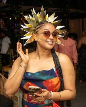 Munachi Abii Instagram - I AM THE SUNRISE!!! 
So I played with a lot of names before SUNRISE came to me. ( fun fact, it came to me in the shower 🤭 ) 
White Lotus had a sweetness to it and I feel like there’s a part of my energy that carries that, but you see SUNRISE, every time I say it or get called Sunrise, every part of my being lights up and rises up. ☀️
So what do you think? Do you like the sunrise or do you like the White Lotus ?