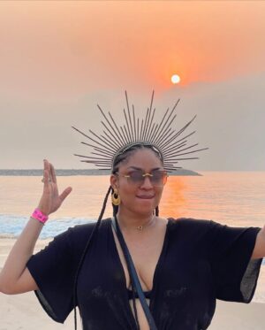 Munachi Abii Instagram - I AM THE SUNRISE!!! 
So I played with a lot of names before SUNRISE came to me. ( fun fact, it came to me in the shower 🤭 ) 
White Lotus had a sweetness to it and I feel like there’s a part of my energy that carries that, but you see SUNRISE, every time I say it or get called Sunrise, every part of my being lights up and rises up. ☀️
So what do you think? Do you like the sunrise or do you like the White Lotus ?