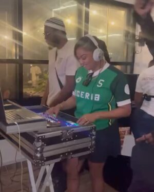 Munachi Abii Instagram - So last year, on the 20th of December 2024, I did a thing. 
My love for house music brought me back to Music. 

I decided I wanted to become a DJ, and I received an overwhelming amount of love and support from my friends and mentors. I made friends with DJs from various parts of the world and they encouraged and welcomed me with open arms ( I felt like I was home ) 

@ifeme.cs  encouraged and pushed me to come out 😆, I told him I wasn’t ready, he said , “ you will be “. 

@bigfootinyourface opened his doors and deck for me to practice with. Even when my nerves were kicking in, he’d say “ relax, enjoy yourself “.

@blak_dave gifted me his controller as my birthday present. I cried 🙈

@afro_exotiq  would always check up on me and encourag me.  He said ,” you practice on stage “ . 

@rancidomusic would always send me good vibes. He said , “I can’t wait for us to collaborate”. He believed in me , even when I was uncertain how I would manifest it all. 
I could go on and on… 

My cousin @elmo_knowsss doesn’t quite understand House Music, but she was right there beside me 😆 blowing her vuvuzela ( 🙈 embarrassing ) 

My Ride or die sisters @global_addict @iamnkemjika1  held me down stronggg. ❤️‍🔥

@thebobusofdrik gifted me first pair of @drik.co jerseys & was the first to arrive that day 😊

I don’t think there’s enough space to express my gratitude for all the love that has been shown to me. 
I thank you all 💛🤲🏼 

I am super excited about this new phase of my life , excited to be a student of music again, but most importantly, I’m excited for you to join me this time, and watch me grow. Who knows the heights we will reach by this time next year 😁 
I get to LEARN and BE one of the things I love the most , in front of you all. 

LETS WATCH THE SUN RISE TOGETHER ☀️
