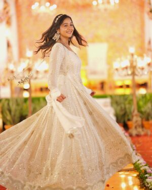 Munira Kudrati Instagram - Gown’s so pretty, you can’t stop twirling 🤍 
Wearing this comfortable and beautiful dress from @idaho_o ✨
📸 @shailesh_singh2580