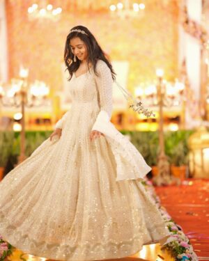 Munira Kudrati Instagram - Gown’s so pretty, you can’t stop twirling 🤍 
Wearing this comfortable and beautiful dress from @idaho_o ✨
📸 @shailesh_singh2580
