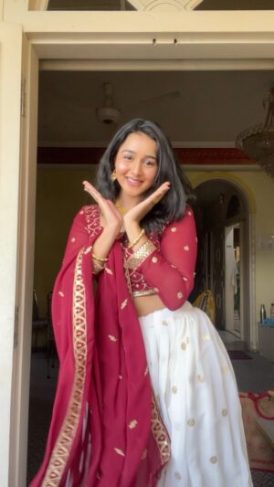 Munira Kudrati Instagram - Kehte aye hum 2 Farvari se 🥺🤣🤗
The outfit @tiltonfab 
.
.

.
#reels #reelsvideo #trending #reelsinstagram #explorepage #explore #dance #dancer #fyp #❤️ #indian #indianwedding #indianwear #lehenga #lehengas