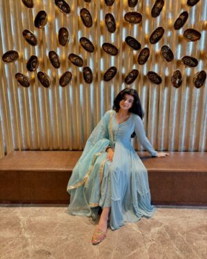 Myra Singh Instagram - 🙏🌸🌊🪻🪷
.
.
Outfit @aachho 
PR @dinky_nirh 
.
#ujjainmahakaal #monday #firstmonday2025 
#myrasingh