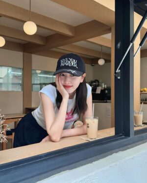 Na Hae-ryung Instagram - 혼자 해외여행 2박3일은 어디가 좋을까요? 🤔