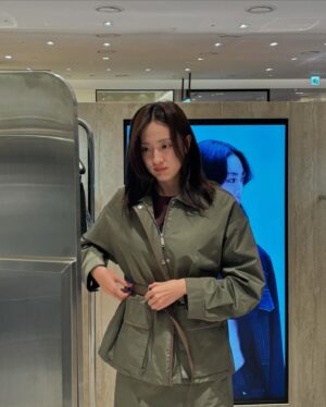 Na Hae-ryung Instagram - 여름에 두었다 🫶