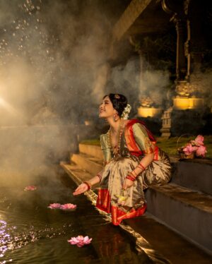 Nabha Natesh Instagram - Wishing everyone a happy Sankranthi 🦚
:
:
:

Styling @manogna_gollapudi

Photographer @pranil_chintewar

Saree @mavurisilks

Blouse @suvarnamandirbyrajsarepalli

Jewellery @lotus_silver_jewellery
@bcos_its_silver

Asst @meghanasrinivas30
@laavanyahh @praachi.98

Location: @passionate_studios