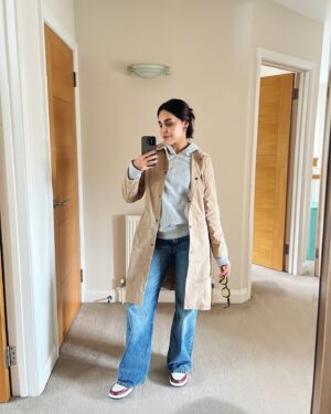 Naila Grrewal Instagram - Navigating London’s moods, one selfie at a time ☔️☀️
.
.
.
.
.
.
.
#photooftheday #selfie #london #ootd #saturday #mood #nailagrrewal