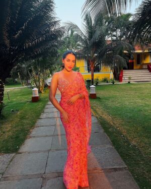 Naila Grrewal Instagram - throwback to the most gorgeous golden hour glow in goa 🦩🌞 
.
.
.
.
.
.
#photooftheday #photography #ootd #throwback #goldenhour #pinkhues #tuesday #mood #nailagrrewal