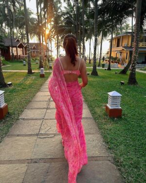 Naila Grrewal Instagram - throwback to the most gorgeous golden hour glow in goa 🦩🌞 
.
.
.
.
.
.
#photooftheday #photography #ootd #throwback #goldenhour #pinkhues #tuesday #mood #nailagrrewal