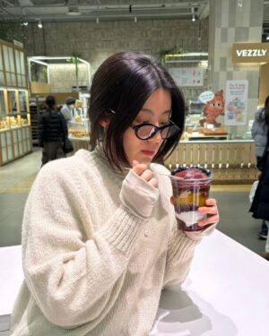 Nam Ji-hyun Instagram - 친구들이랑 2월