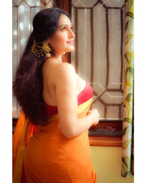 Namrata Gaikwad Instagram - Fresh Morning Glows 

In frame with Flame @namrata.gaikwad 
@varunraajmore
@vsquareentertainment
Outfits & styled by @rohitmishracouture @styled_by_rohit 
Makeup & hairs @bhumika_pawar_makeover @raikarsandip 

#namratagaikwad #namratagaikwadviral #viral #reelvideo #reelit #reelsinstagram #reelinstagram #reelkarofeelkaro #reelsindia #reelsvideo #reels #reelitfeelit #reel #trending #trendingnow #traditional #trend #trendingreels #explorepage #explore #exploremore #feature #feedfeed #fyp #viral #marathi