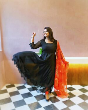 Namrata Sambherao Instagram - When we give cheerfully and accept gratefully, everyone is blessed❤️
Pc: @vaibhavpro99 
#grattitude #thankful #blessed #happy #actress #love #passion #confidence #keepsmiling