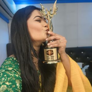 Namrata Sambherao Instagram - 2025 मधील माझं पहिलं पारितोषिक ❤️ 
नाच गं घुमा ह्या सिनेमावर आणि माझ्या पात्रावर आशा ताई वर सगळ्यांनी भरभरून प्रेम केलं ही त्या कामाची पावती . आर्यन्स सन्मान पुरस्कार सोहळ्यात सर्वोत्कृष्ट लक्षवेधी अभिनेत्री म्हणून चित्रपटासाठी मिळालेल माझ पहिल award 🎉🏆
मुक्ता ताई ❤️😘 I Love you my idol🫶 
दिग्दर्शक परेश मोकाशी सर , लेखिका मधुगंधा कुलकर्णी आणि माझे निर्माते स्वप्निल जोशी तेजस शर्मिष्ठा तृप्ती मधुगंधा ताई परेश सर आणि माझी संपूर्ण टीम ❤️ thanks to all of you ❤️
#awards #nominations #energy #love #actress #passion #cinema #film #nachgaghuma