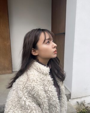 Nana Yamada Instagram - 最近ね、はまってるものがおおくって。

本は変わらずマイペースに読んでいて。

去年やり忘れたゆきこまの帽子作りたくって
最近、編み物をはじめまして。

カムカムエヴリバディ以降すっかりはまった
朝ドラの見てなかったスカーレット見初めて。
(まだ50話目くらい☺︎)

そして年に一度くるツムツム再開のときが
新年早々にきまして。

1日を無駄に過ごしてないと思ってるのに、
気付けばあっという間に夜になってる、、。

わたしは目覚ましかけなければ、
一生眠れてしまうタイプなのでここ4年くらいは
ラヴィットと共に起きるのを目標にしてるのだけど
最近は寒くて全然だめ、、。

8:00に起きて0:00に寝るのが
1番わたしの理想的な過ごし方なので
はやく元に戻せるようにがんばりたいと
いう気持ちだということを報告させてください☺︎

またあした♡