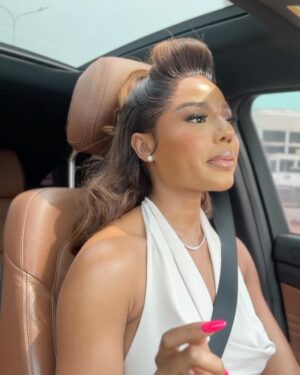 Nancy Isime Instagram - This slay is brought to you by Apple, courtesy @officialinigeria 🥰 

💇‍♀️: @mizwanneka 
💅: @basecoat.nailsng 
💄: @peaceibadin_mua