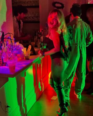 Nanda Ziegler Instagram - Trick or treat 🍭 👻