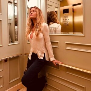 Nanda Ziegler Instagram - Does this elevator go to heaven? 🤍