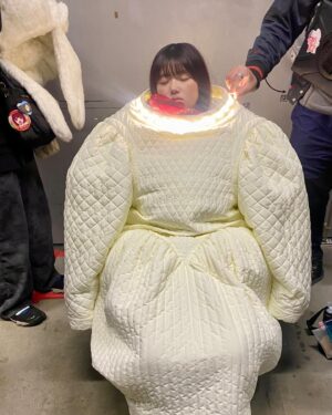 Nanoka Hara Instagram - 【推しの子】オフショット②

メリークリスマスですね。
雪だるまちっくな衣装の写真を添えて。🎅🎄
