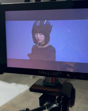 Nanoka Hara Instagram - 【推しの子】オフショット②

メリークリスマスですね。
雪だるまちっくな衣装の写真を添えて。🎅🎄