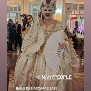 Nany People Instagram - Baile de Máscaras 2025
Pela @prismaeventos 

Mais uma Noite Inesquecível na minha Amada Poços de Caldas!!!

#Carnaval2025

Vestido 
#lipisng  @domingao 
Peruca  @andregoi
Mascara @bricole.embalagens