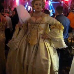 Nany People Instagram - Baile de Máscaras 2025
Pela @prismaeventos 

Mais uma Noite Inesquecível na minha Amada Poços de Caldas!!!

#Carnaval2025

Vestido 
#lipisng  @domingao 
Peruca  @andregoi
Mascara @bricole.embalagens