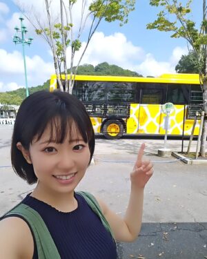 Nao Toyama Instagram - やっほ～！

この間ラジオでお話ししたのですが、

先日、家族旅行で群馬と長野に行ってきました～🏞️

美味しいものや自然の空気に触れてリフレッシュできました！

写真は群馬サファリパーク！
ロバにエサあげてるのはおばあちゃん！😌

おさるさんや、名前は忘れちゃったけど可愛い動物たちに会えて癒されました😂

私のオフィシャルクラブ「虹のわっか」では、
旅の合間に撮った動画もちょこちょこアップしていきますね！もしよろしければ見てみてね！

今日もお疲れ様でした！
お休みなさい～🌃

#群馬サファリパーク