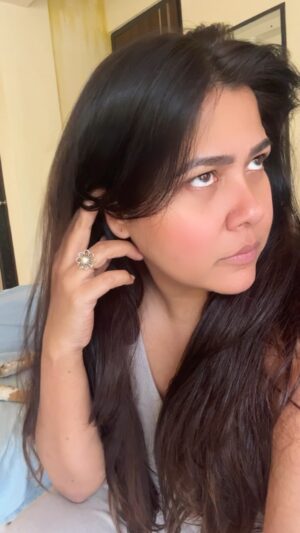 Narayani Shastri Instagram - Full flow wali english 😎
