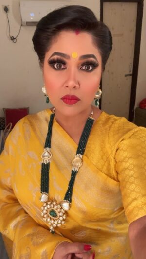 Narayani Shastri Instagram - Thoda tum thoda hum 😬