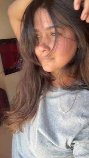 Narayani Shastri Instagram - Felt like Gen Z 🥰😎😆 pose flaunt love