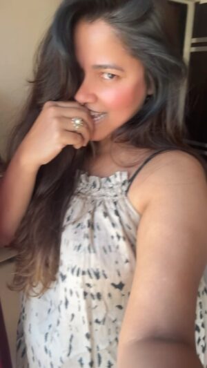 Narayani Shastri Instagram - 1 cold drink main 2 straw … haaaaai 😍