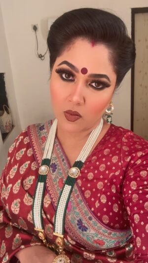 Narayani Shastri Instagram - Kucch zyada hi gaur se dekhte hai ye pati log 🤨