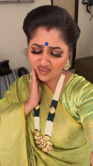 Narayani Shastri Instagram - Moo thoda zyada hi khul gaya 🙈